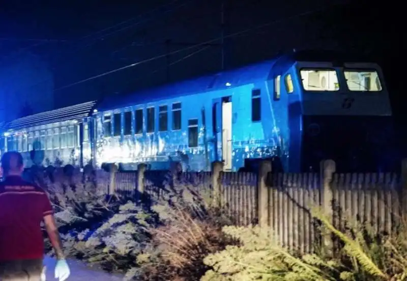 treno uccide cinque operai alla stazione di brandizzo   torino 10