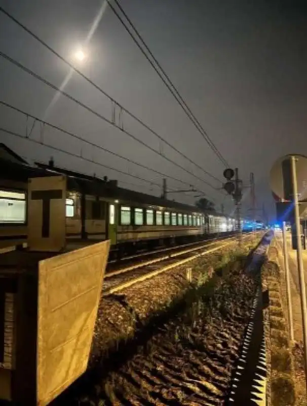 treno uccide cinque operai alla stazione di brandizzo   torino 7