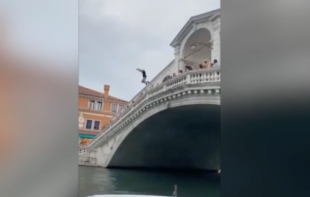 tuffo ponte rialto venezia