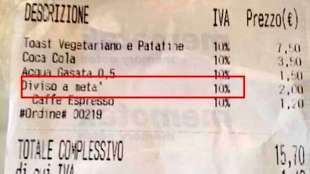 turista paga due euro in piu per farsi tagliare il panino a meta