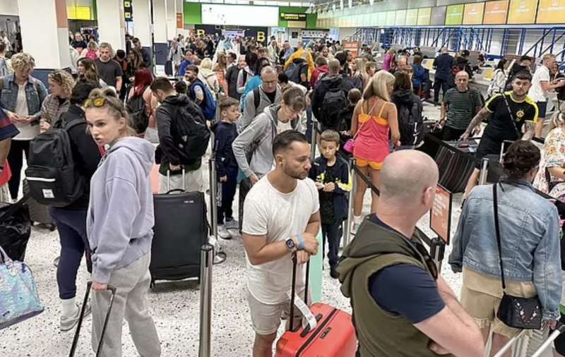 turisti inglesi bloccati negli aeroporti 6