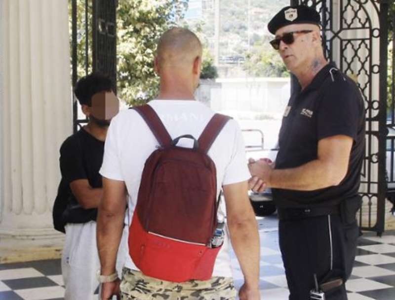 vigilantes al cimitero di ventimiglia