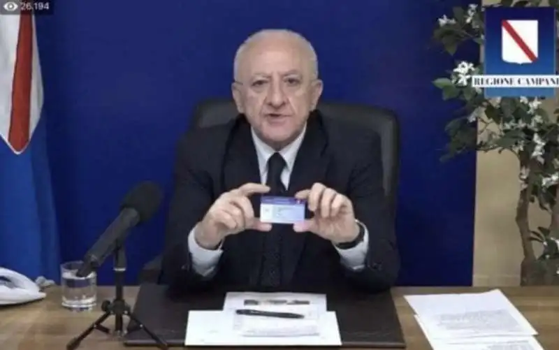 vincenzo de luca e le smart card per il covid