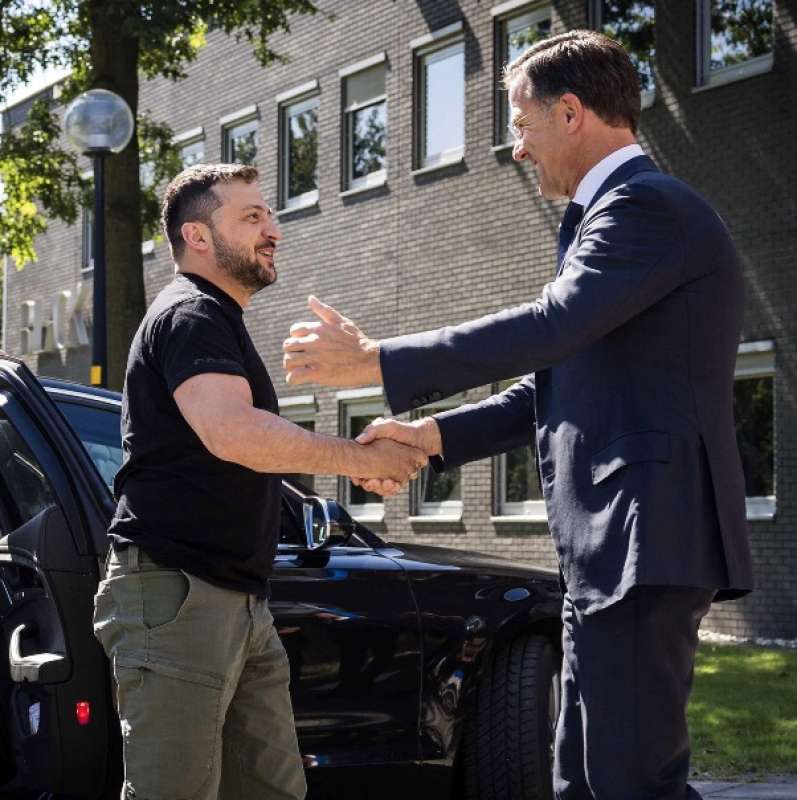 VOLODYMYR ZELENSKY E MARK RUTTE