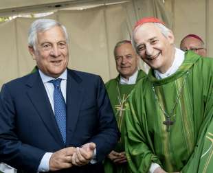 antonio tajani con il cardinal matteo maria zuppi al raduno degli scout a verona