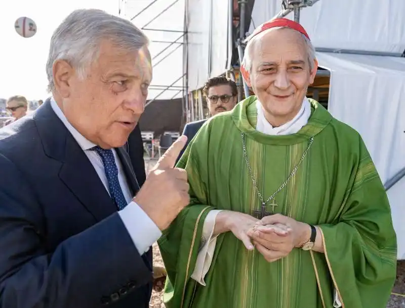 antonio tajani e matteo maria zuppi  al raduno degli scout a verona 