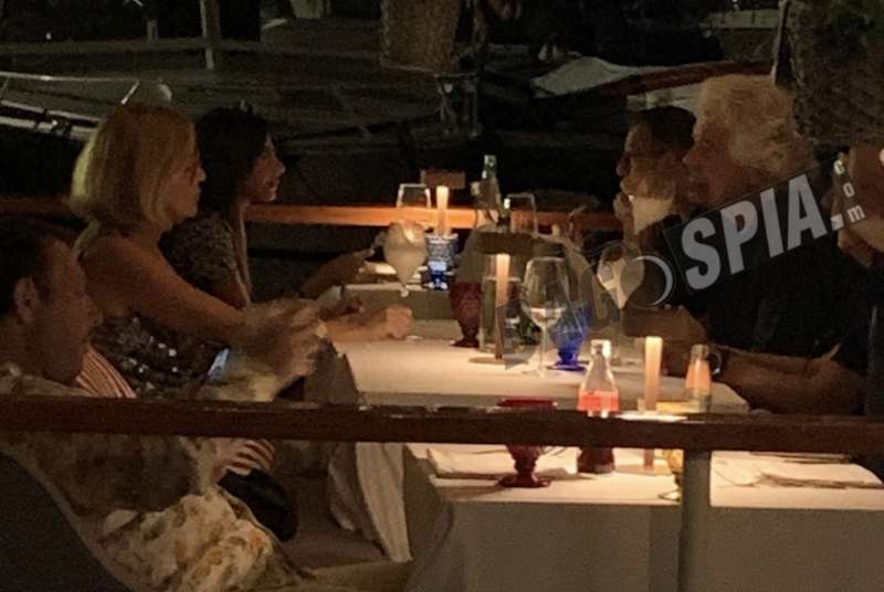 BEPPE GRILLO ALL OSTERIA PANDENUS DI SANTA MARGHERITA LIGURE CON I CONIUGI CRESSI 1