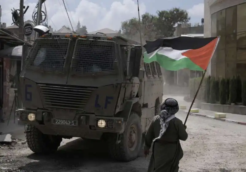 blitz dell esercito israeliano in cisgiordania  