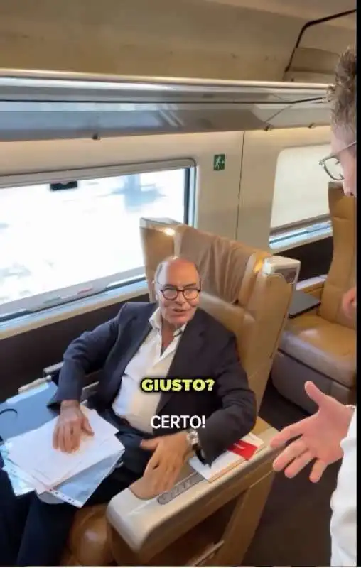 BRUNO VESPA IN TRENO RISPONDE A UN CONTESTATORE