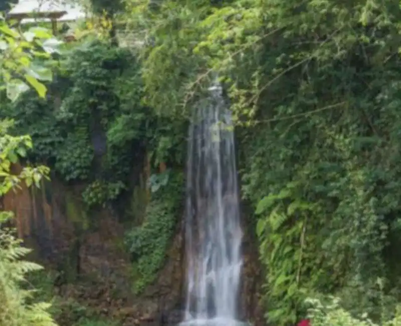 cascate gajah mas   bali   indonesia r