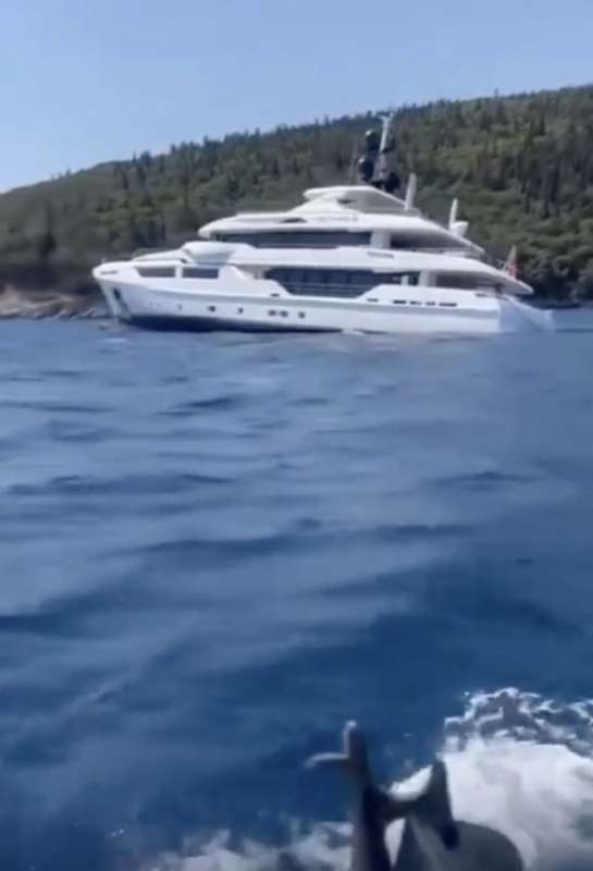 cefalonia, lo yacht ethos rischia di affondare 3