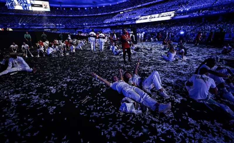 cerimonia di chiusura delle olimpiadi di parigi 2024 13