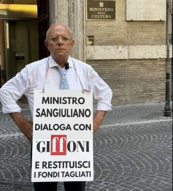 claudio gubitosi protesta contro gennaro sangiuliano   4