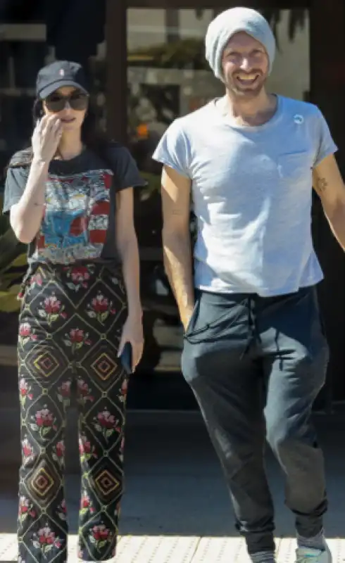 dakota johnson    chris martin   1