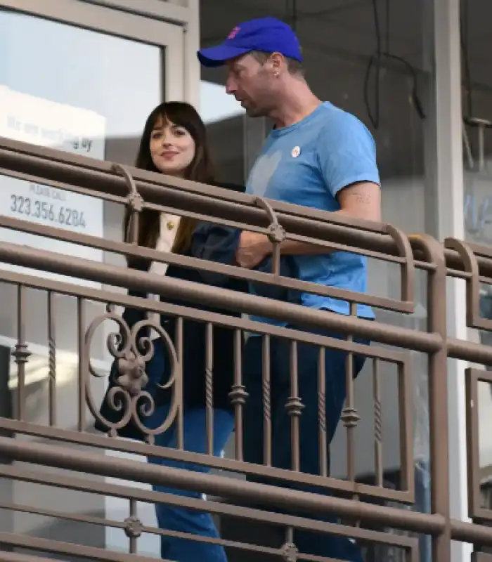 dakota johnson    chris martin