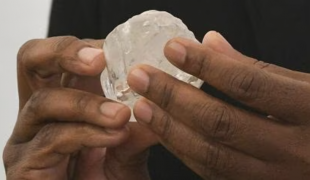 diamante da 2500 carati scoperto in Botswana