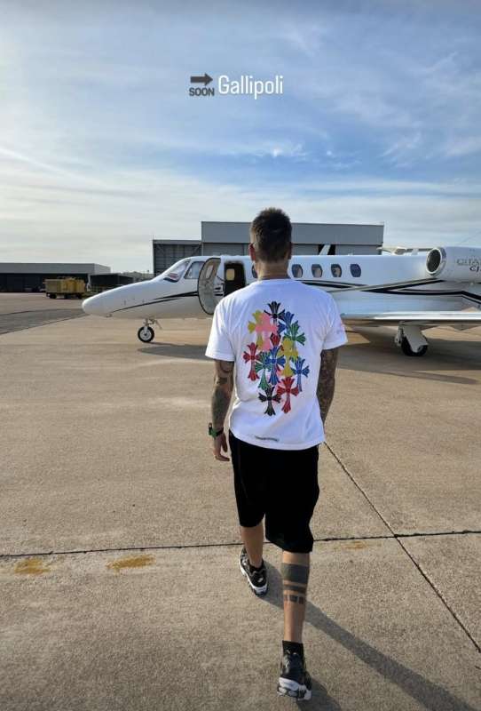 FEDEZ IN VOLO VERSO GALLIPOLI