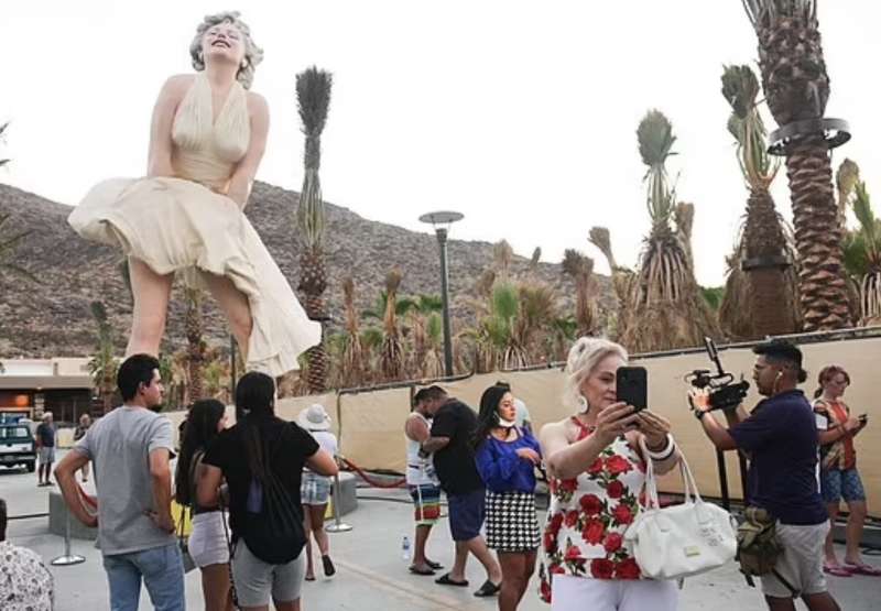 forever marilyn la statua di marilyn monroe a palm springs 1