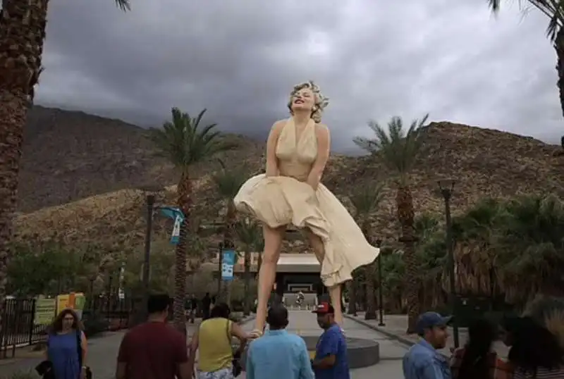  forever marilyn   la statua di marilyn monroe a palm springs 