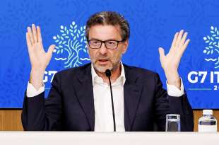 giancarlo giorgetti in conferenza stampa 2