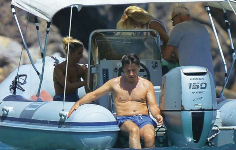 giuseppe conte in vacanza foto di chi