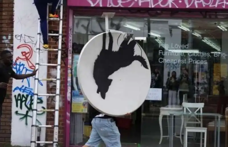 il lupo di banksy rubato a londra 3