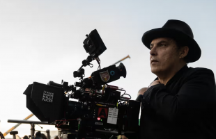 il regista Joe Wright