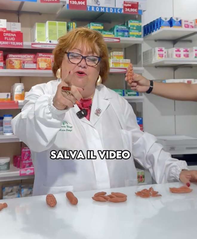 il video sulla cacca della farmacista amelia 2