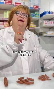 il video sulla cacca della farmacista amelia 3