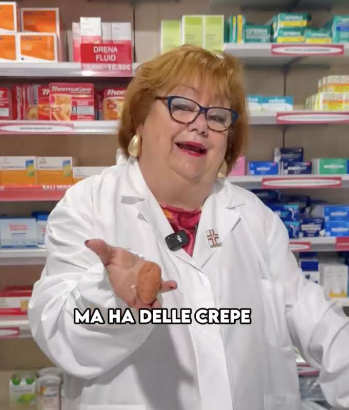 il video sulla cacca della farmacista amelia 7