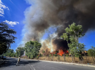 incendio a roma torre spaccata 4