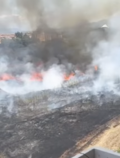 incendio a roma torre spaccata 5