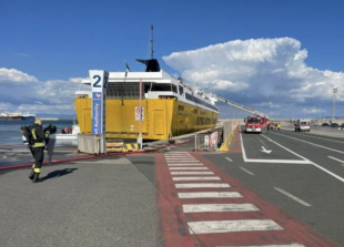 incendio su un traghetto a piombino