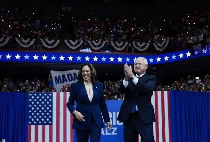 kamala harris e tim walz 5