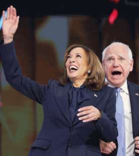 kamala harris e tim walz - convention nazionale democratica chicago