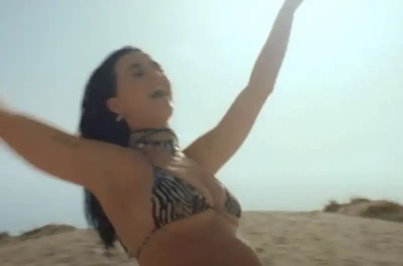 katy perry e le dune di formentera 4