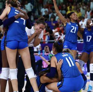 LA VITTORIA DELL'ORO OLIMPICO DELLA NAZIONALE FEMMINILE DI PALLAVOLO