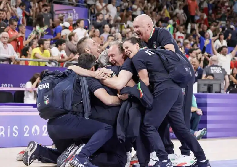 LA VITTORIA DELL'ORO OLIMPICO DELLA NAZIONALE FEMMINILE DI PALLAVOLO