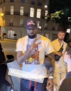 lebron james allontana un fan 1