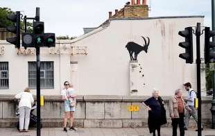 lo zoo di banksy per le strade di londra 2