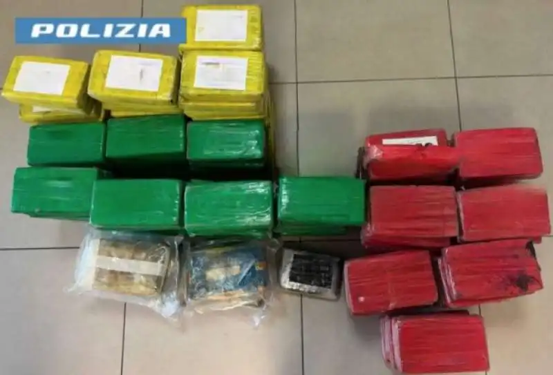 MAXI SEQUESTRO DI COCAINA AL PORTO DI NAPOLI