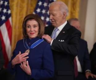 NANCY PELOSI E JOE BIDEN