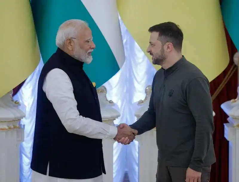 NARENDRA MODI A KIEV CON VOLODYMYR ZELENSKY

