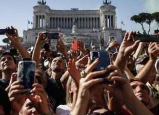 Overtourism - turisti a roma