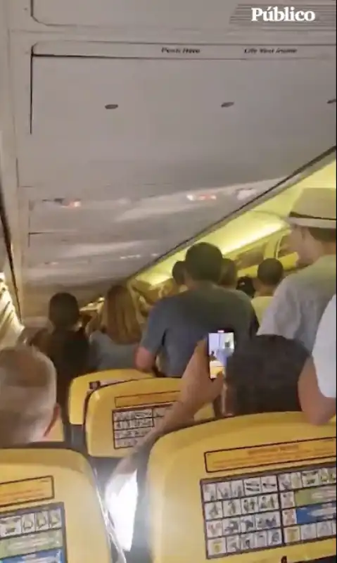 passeggeri ryanair bari   malaga 8