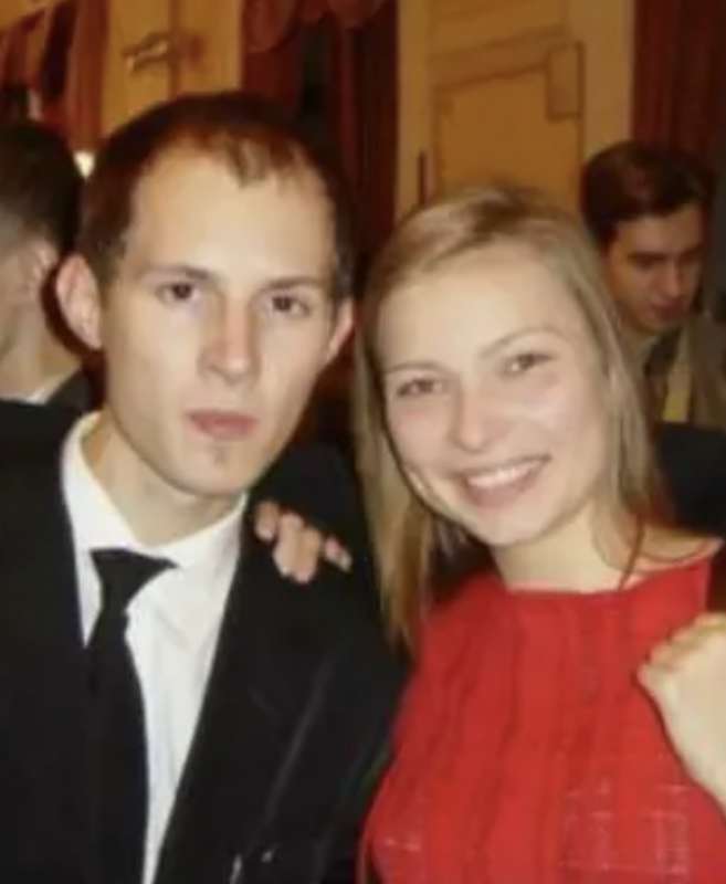 Pavel Durov quando era giovane e brutto con la prima moglie Darija Bondarenko