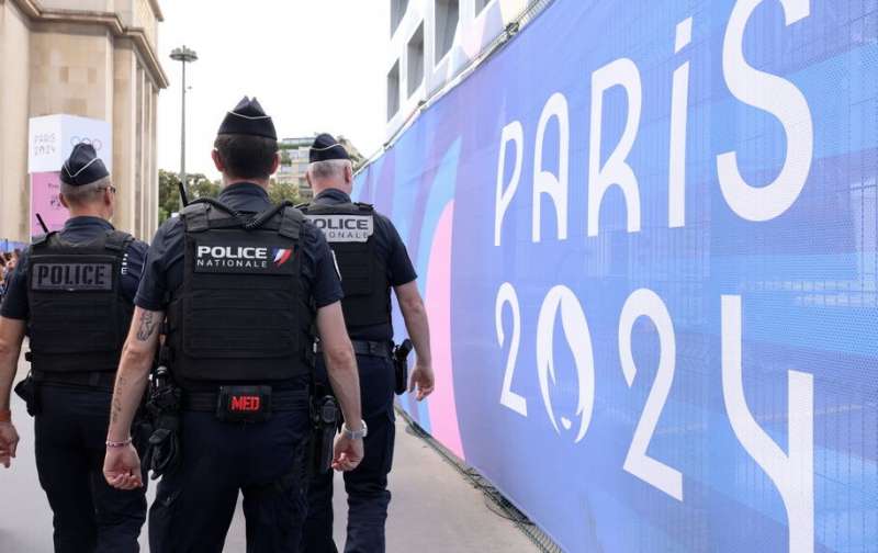 polizia olimpiadi parigi 2024