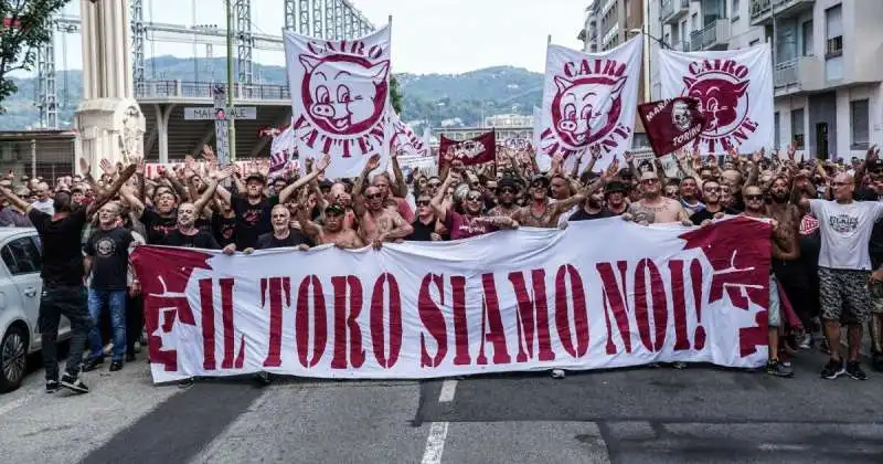 protesta dei tifosi del torino contro urbano cairo 