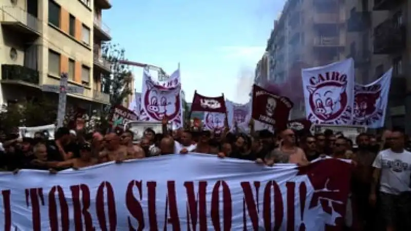 protesta dei tifosi del torino contro urbano cairo 