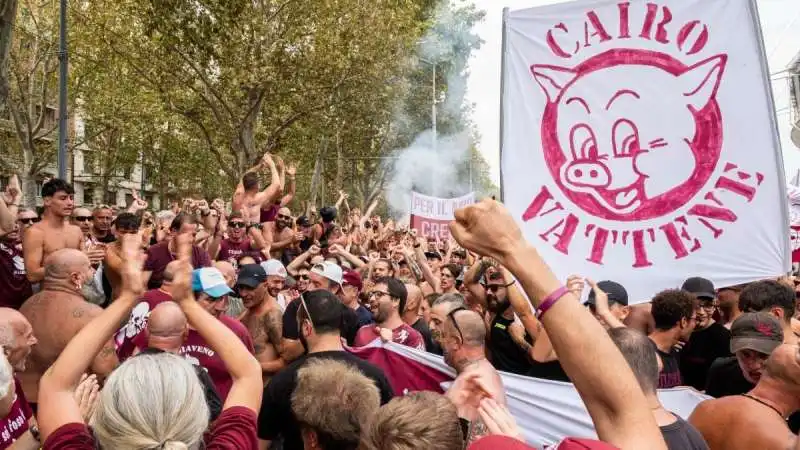 protesta dei tifosi del torino contro urbano cairo 